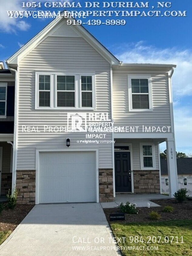 Primary Photo - Convenient 3 Bedroom 2.5 Bath Modern End T...