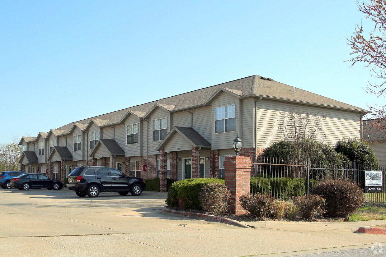 Building Photo - Palisades Court