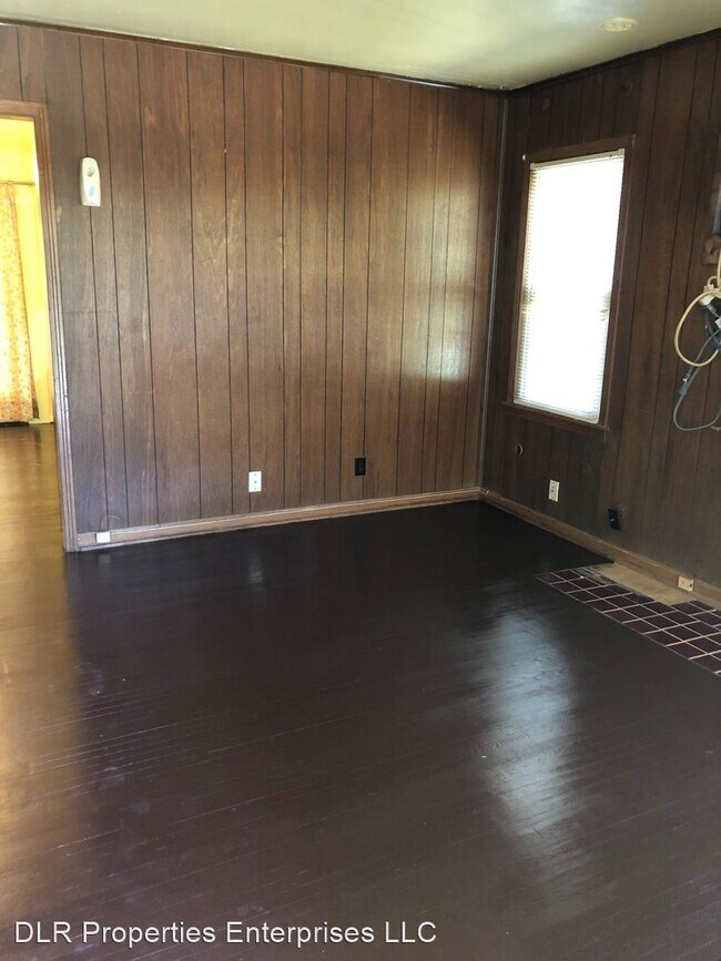 Building Photo - 2 br, 1 bath House - 722 N. Columbia Pl.