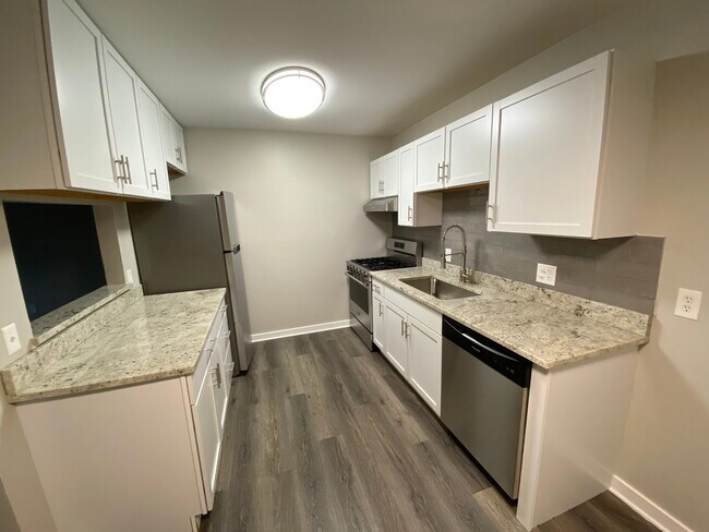 Foto del edificio - 125 Twin Oaks Dr