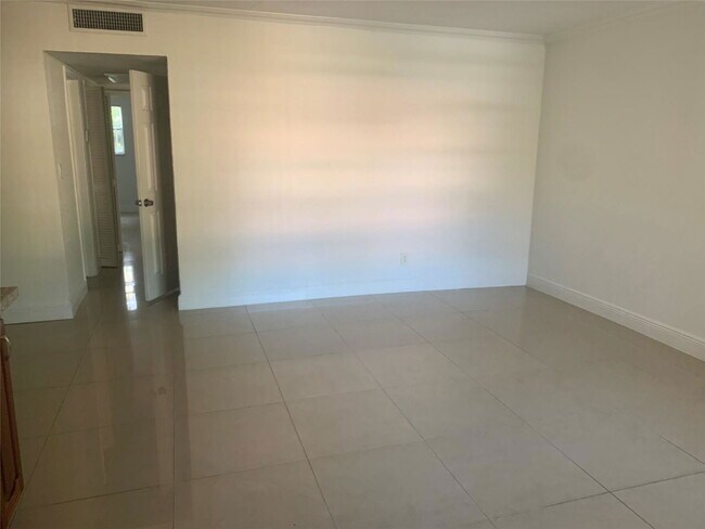 Foto del edificio - 8704 NW 35th St