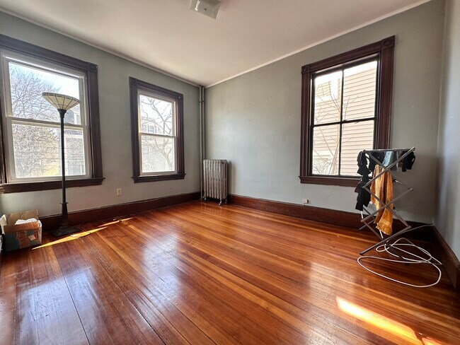 Foto del edificio - 4 Montcalm Ave