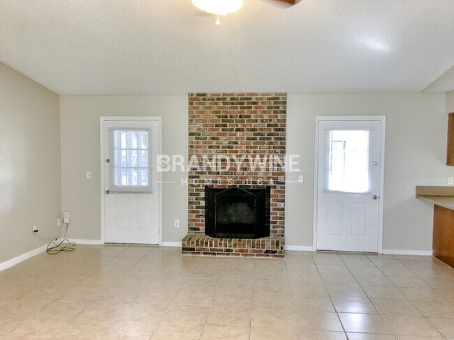Foto del edificio - New Year, New Space: Schedule a Tour of Yo...