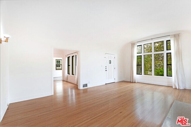 Building Photo - 449 S Citrus Ave