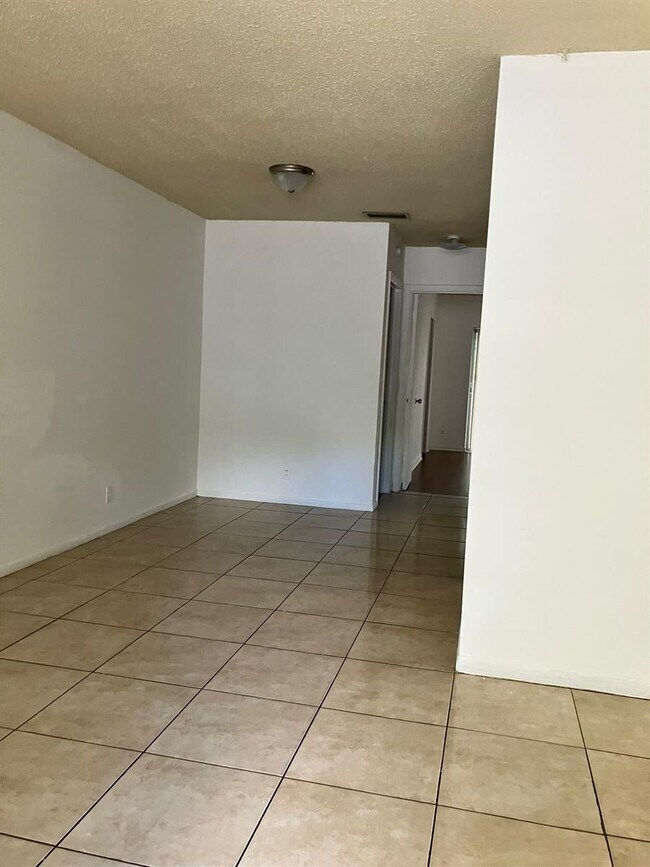 Foto del edificio - 3100 Coral Springs Dr