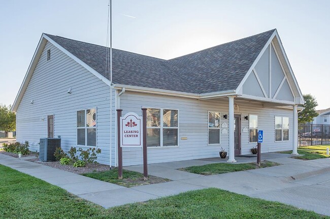 Building Photo - Cottonwood Apartment Homes