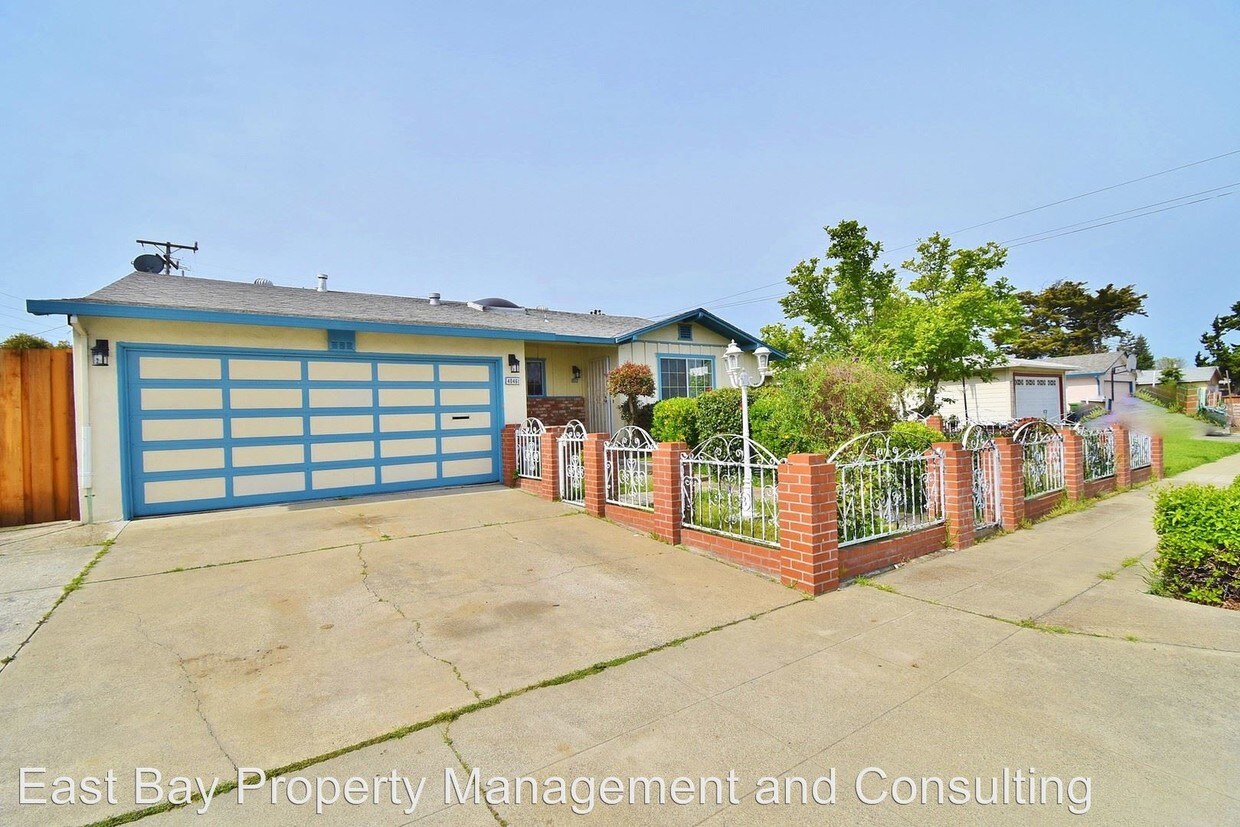 Primary Photo - 3 br, 2 bath House - 40461 Robin St