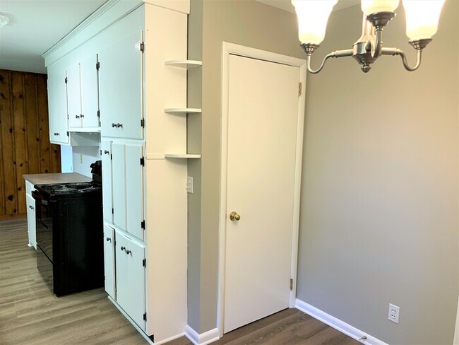 Foto del edificio - 700 Joe Drive, High Point, NC 27265