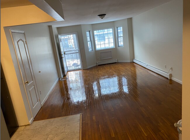 Building Photo - 18 E 29th St
