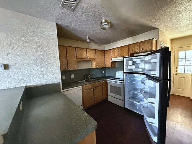 Foto del edificio - 4411 Abigail Dr