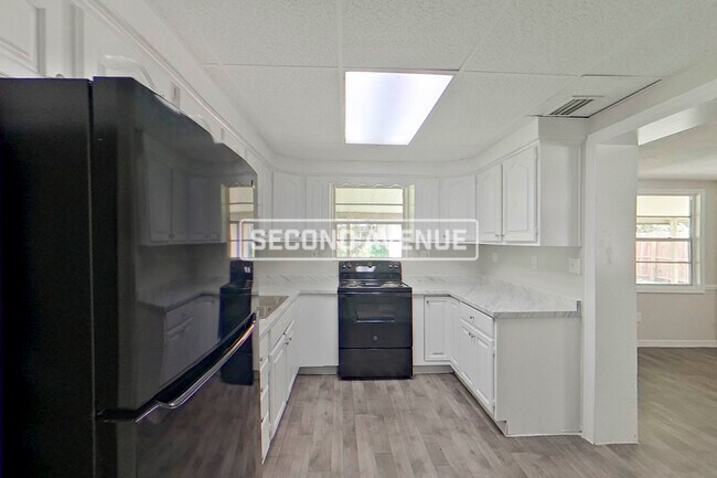 Foto del edificio - 5331 Woodcrest RD