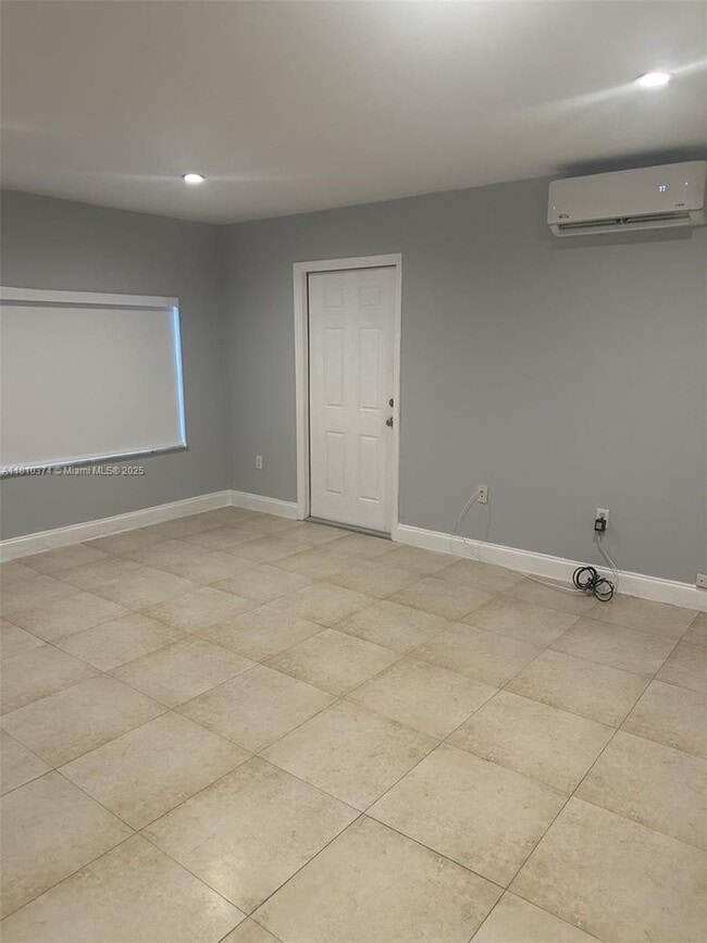 Building Photo - 13005 SW 116th Ct