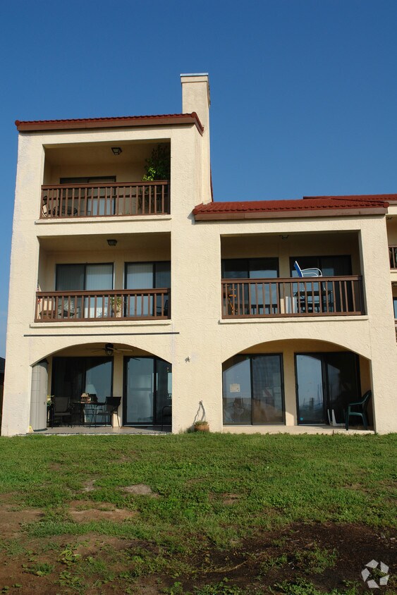 Building Photo - Navarre Pky