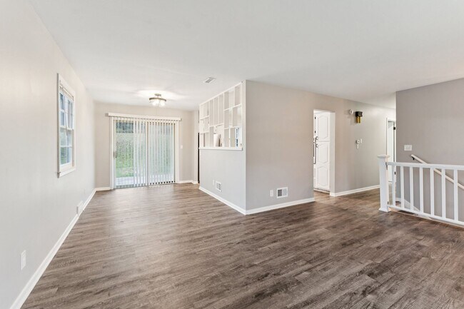 Foto del edificio - Inviting 4-Bedroom with Open Living Space & Finished Lower Level!!