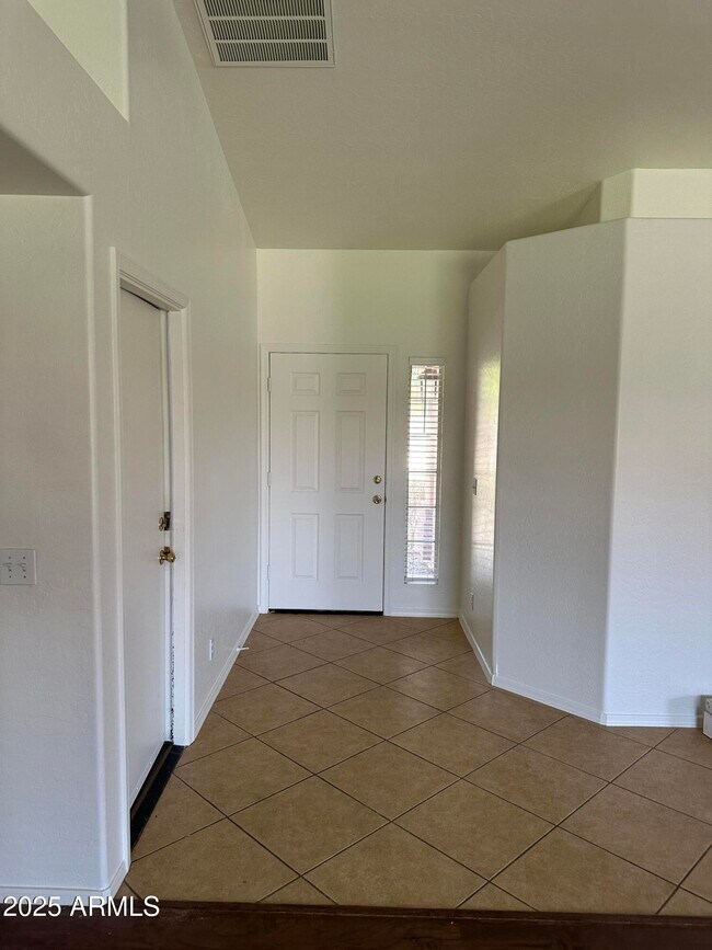 Building Photo - 2213 S Tucana Ln