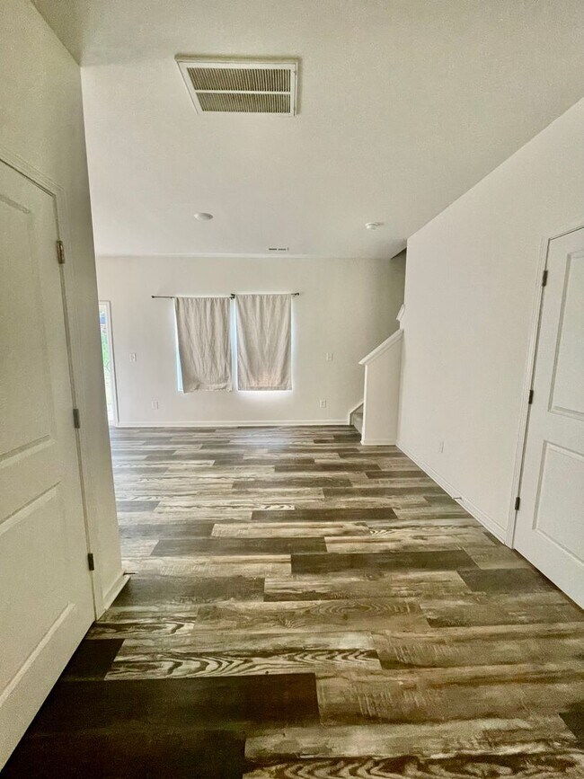 Foto del edificio - Welcome to this stunning 3-bedroom, 2.5-ba...