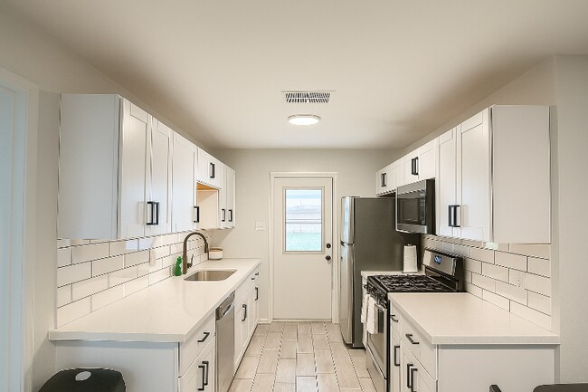 Foto del edificio - 1630 E 12th St