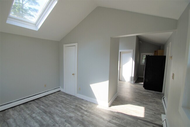 Building Photo - 30 Coburn St