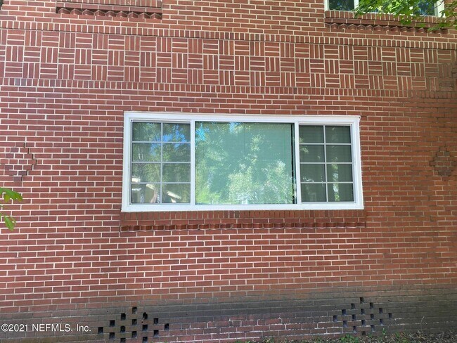 Building Photo - 2842 Sydney St