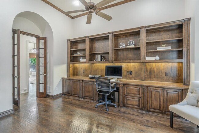 Foto del edificio - 5327 Elm Spring Ln