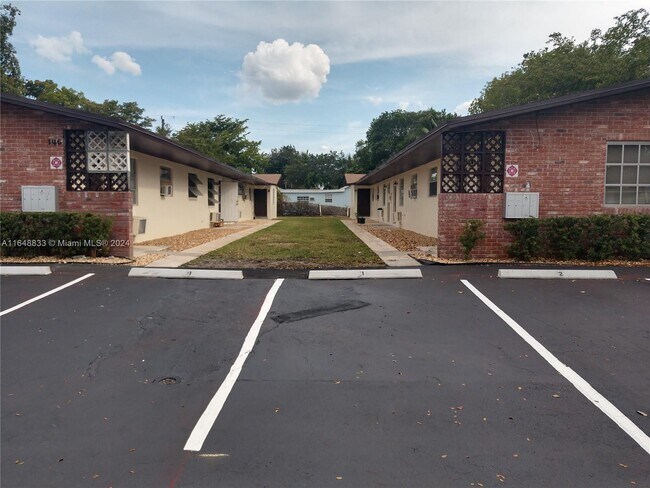 Foto del edificio - 148 NW 40th Ct