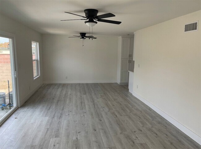 Building Photo - 11425 Muller St