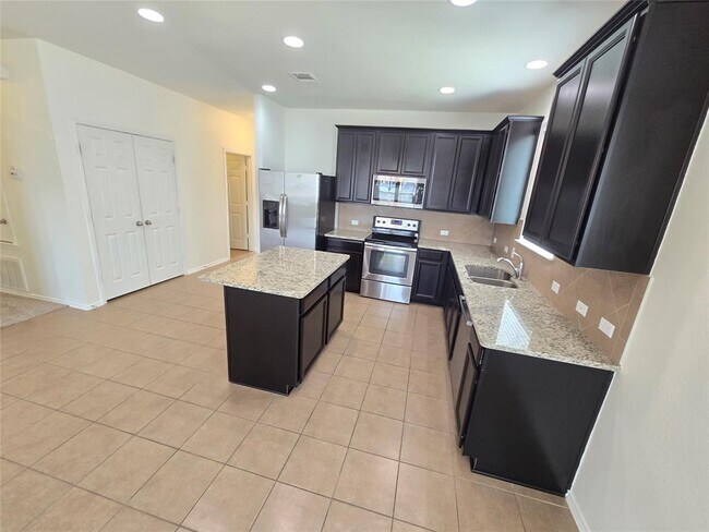 Building Photo - 100 Sierra Mar Lp