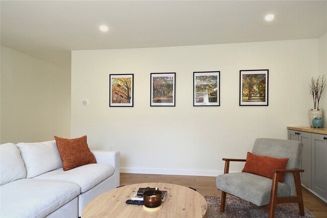 Photo - 422 Avery St House