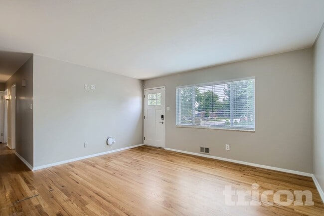 Foto del edificio - 6397 Brooks Dr