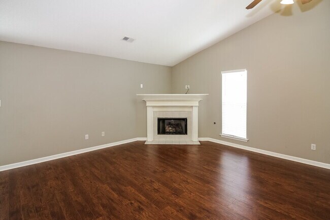 Foto del edificio - 6331 White Hawk Ln