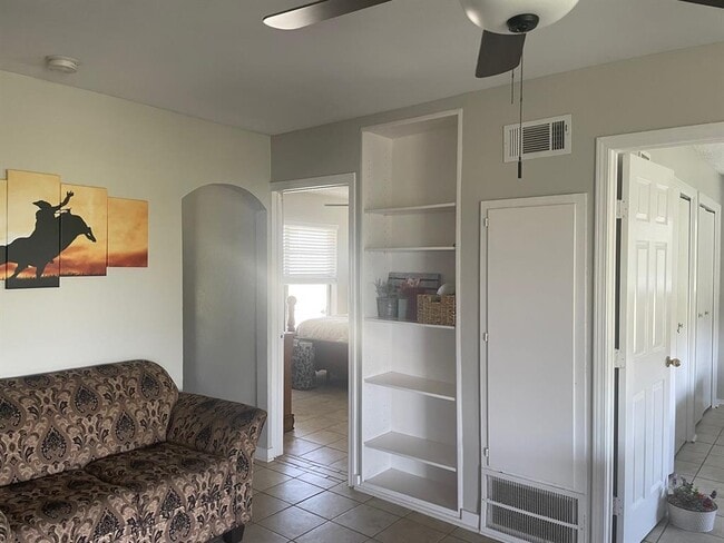 Building Photo - 17401 Weiss Ln