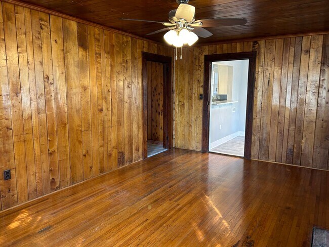 Building Photo - Comfortable 3 Bedroom Home in West Charlotte