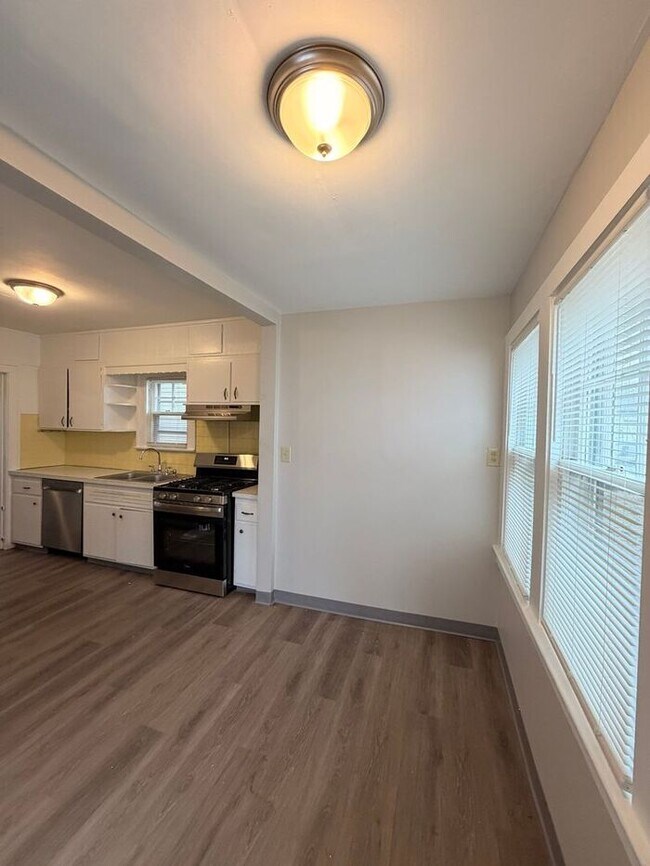 Foto del edificio - 9410 Birchwood Rd