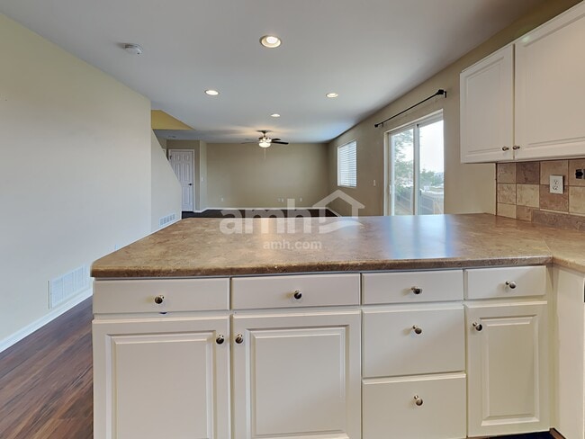 Building Photo - 2002 Springside Dr