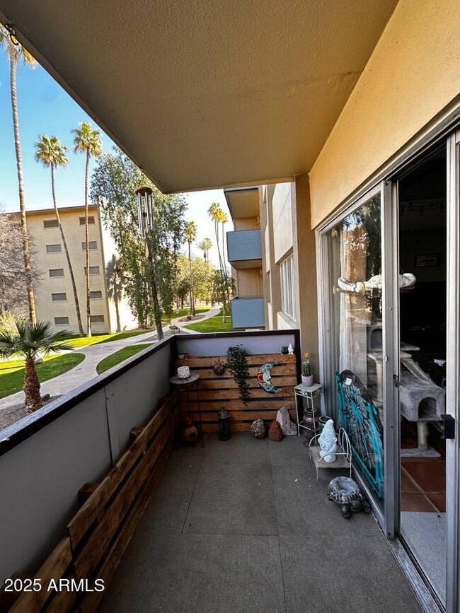 Building Photo - 349 E Thomas Rd