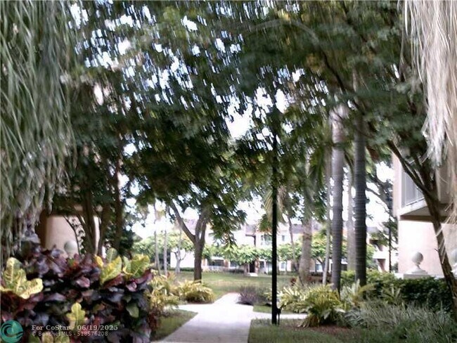 Foto del edificio - 3830 Lyons Rd