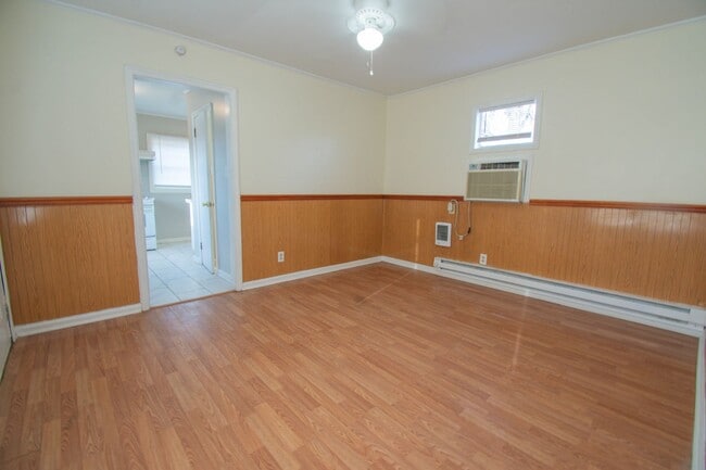 Building Photo - 1 Bedroom 1 Bathroom Home- No Pets