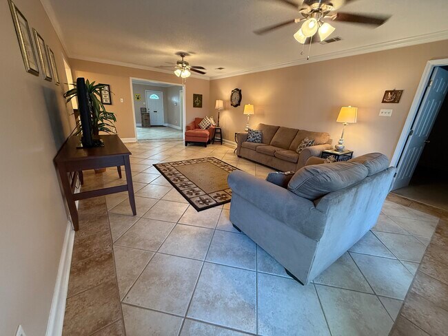 Foto del edificio - 1451 Aris Ave