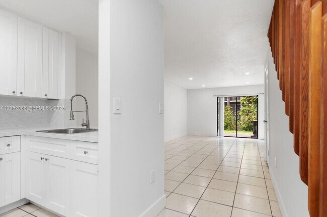 Building Photo - 6854 NW 173rd Dr