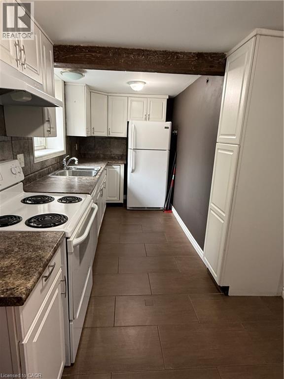 Building Photo - 947 Main St E