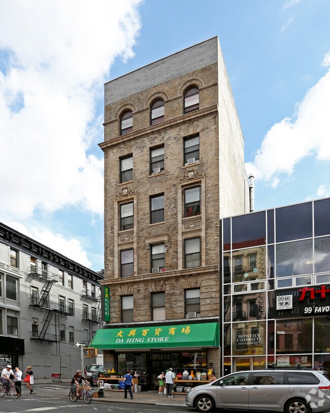 Building Photo - 289 Grand St