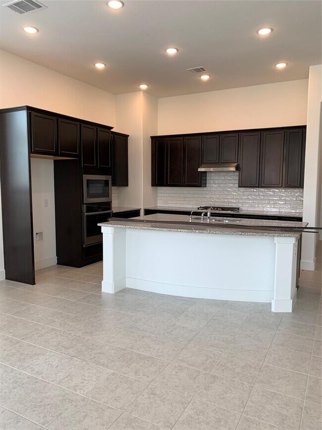 Foto del edificio - 6145 Teodoro Bend