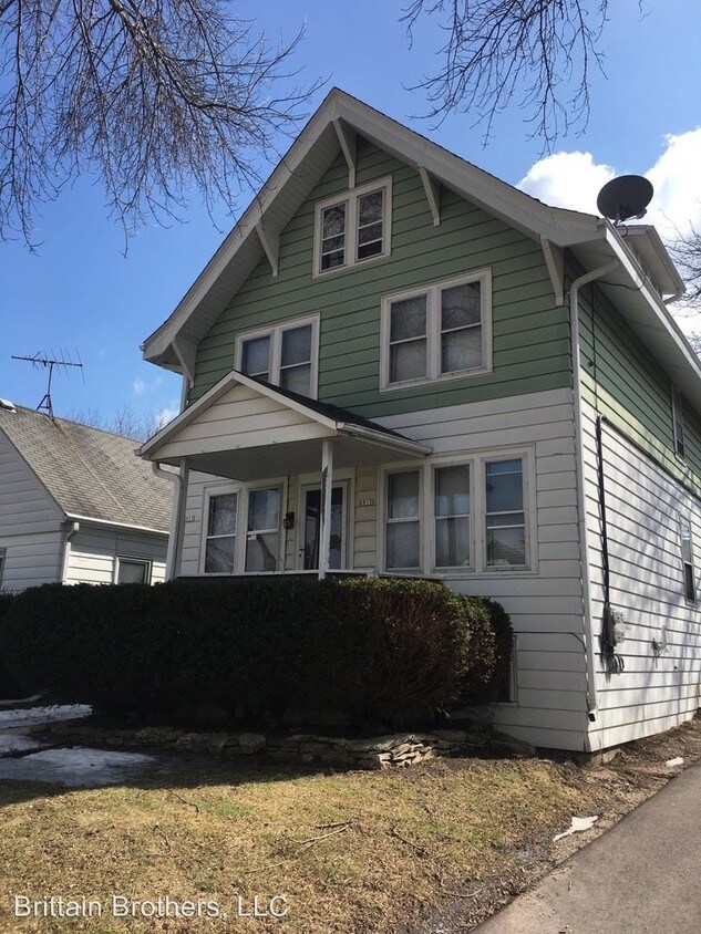 Building Photo - 2 br, 1 bath Apartment - 8813 W Maple Street