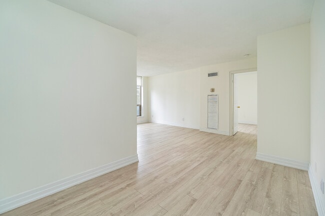 Building Photo - 40 Scollard St