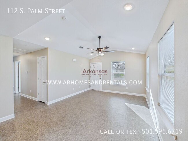 Building Photo - 112 S Palm St