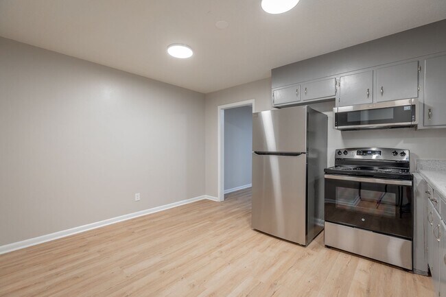Foto del edificio - 3339 Pinewood Ave