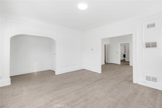 Foto del edificio - 550 N Kenmore Ave