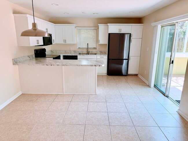 Building Photo - 83 SE Beech Tree Ln