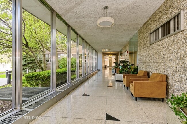 Building Photo - 3950 N Lake Shore Dr