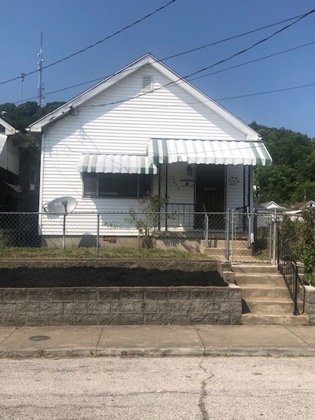 Primary Photo - Two Bedroom Charleston home